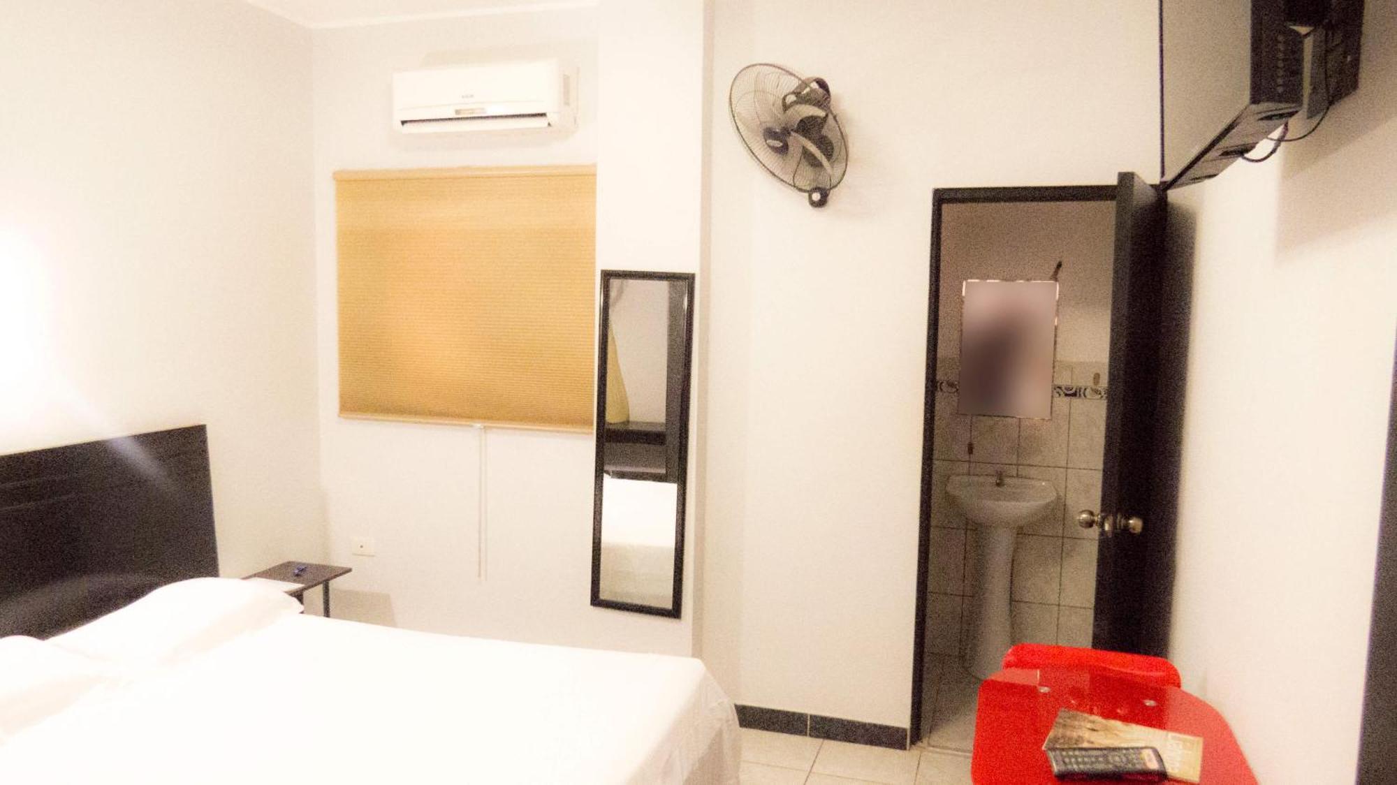Jer'S Hostal Tumbes Eksteriør billede