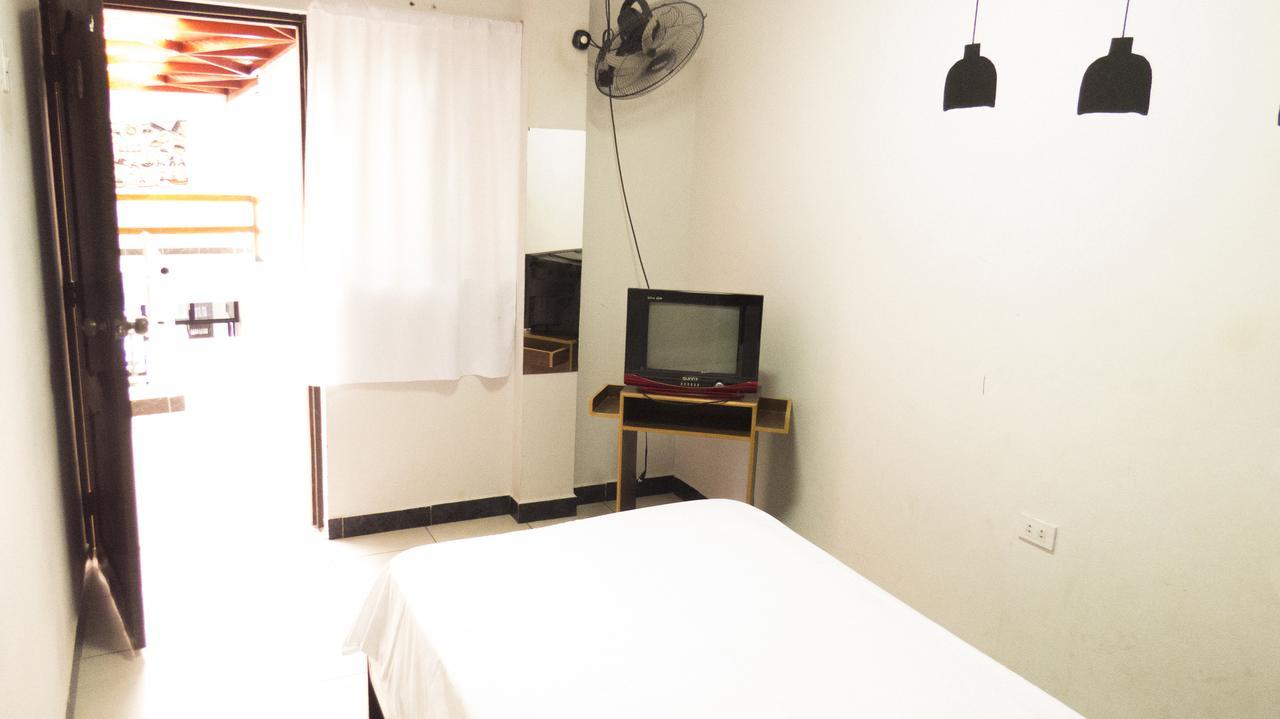 Jer'S Hostal Tumbes Eksteriør billede