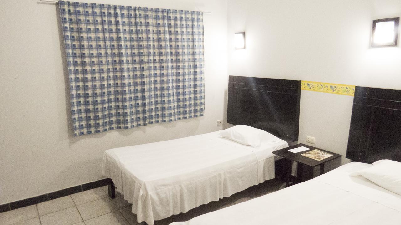 Jer'S Hostal Tumbes Eksteriør billede