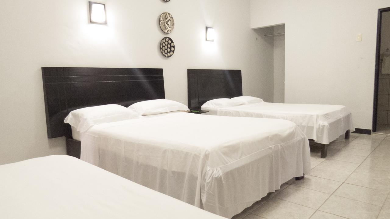 Jer'S Hostal Tumbes Eksteriør billede