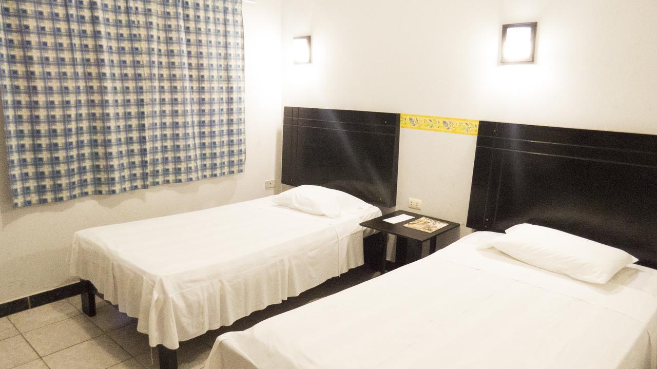 Jer'S Hostal Tumbes Eksteriør billede