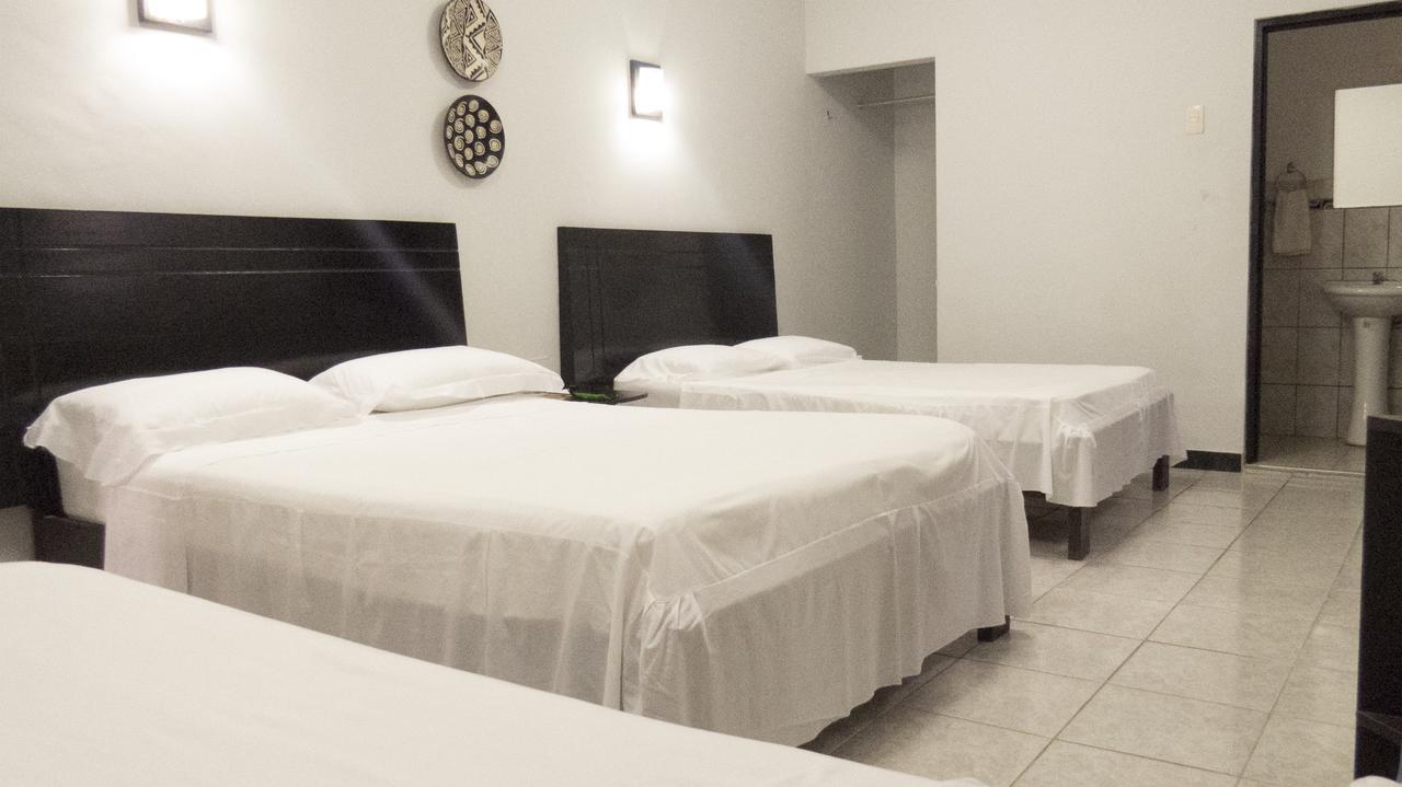 Jer'S Hostal Tumbes Eksteriør billede