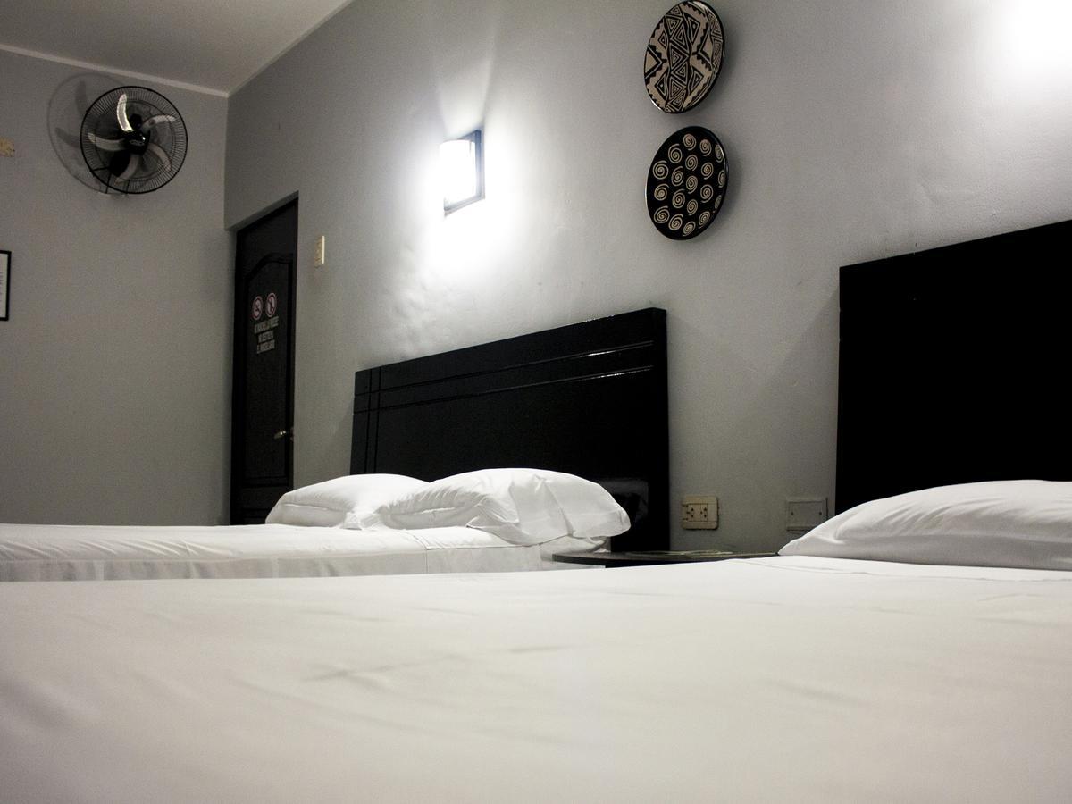 Jer'S Hostal Tumbes Eksteriør billede