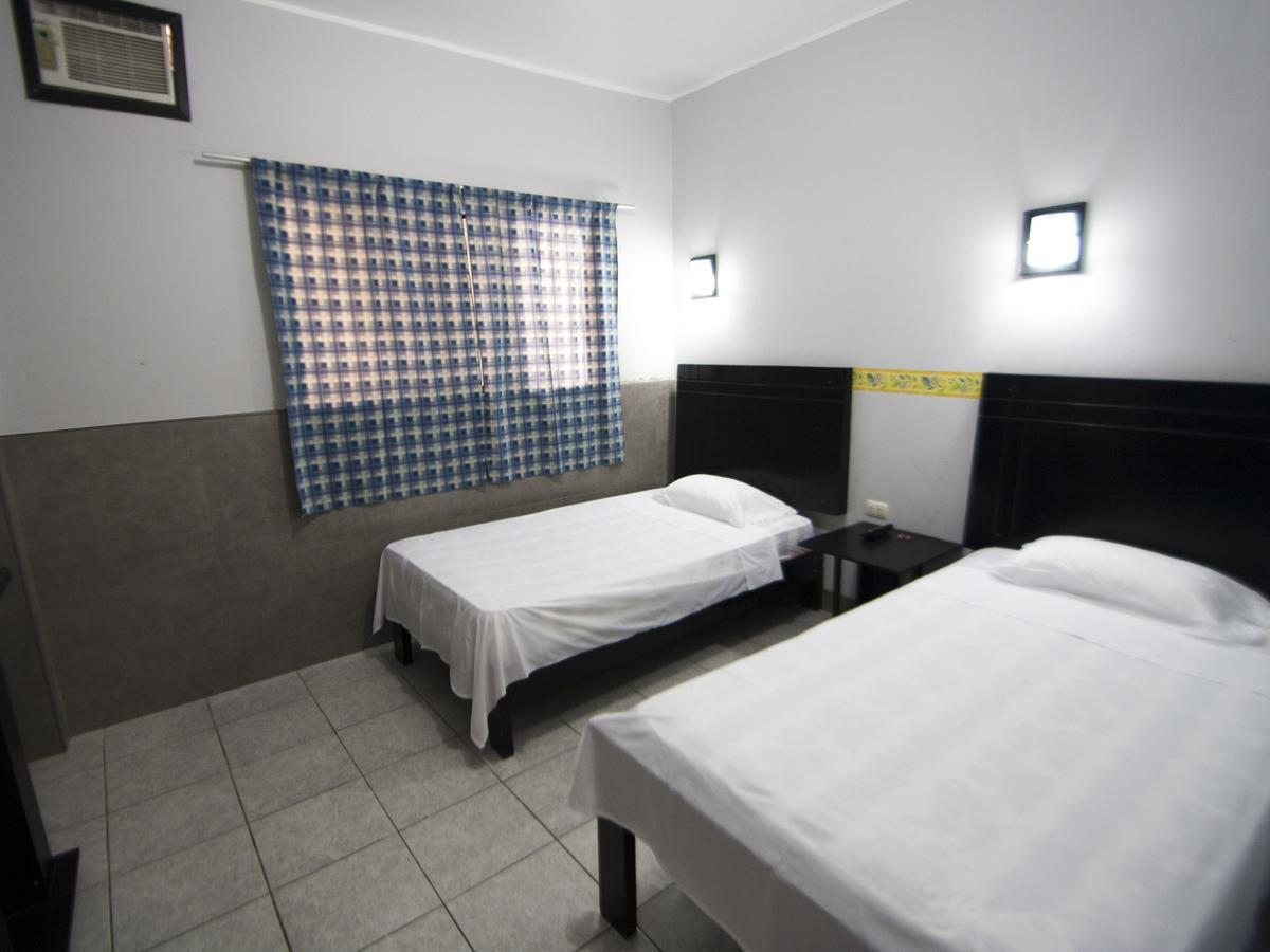 Jer'S Hostal Tumbes Eksteriør billede