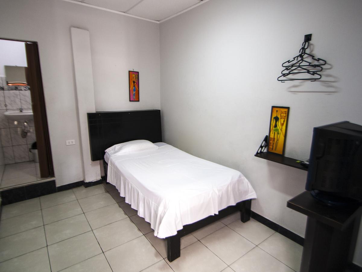 Jer'S Hostal Tumbes Eksteriør billede