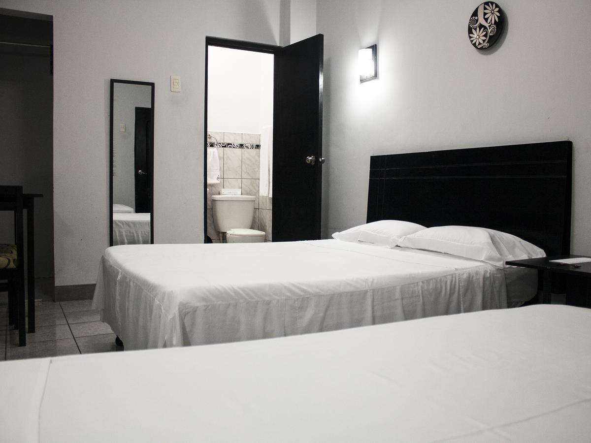 Jer'S Hostal Tumbes Eksteriør billede