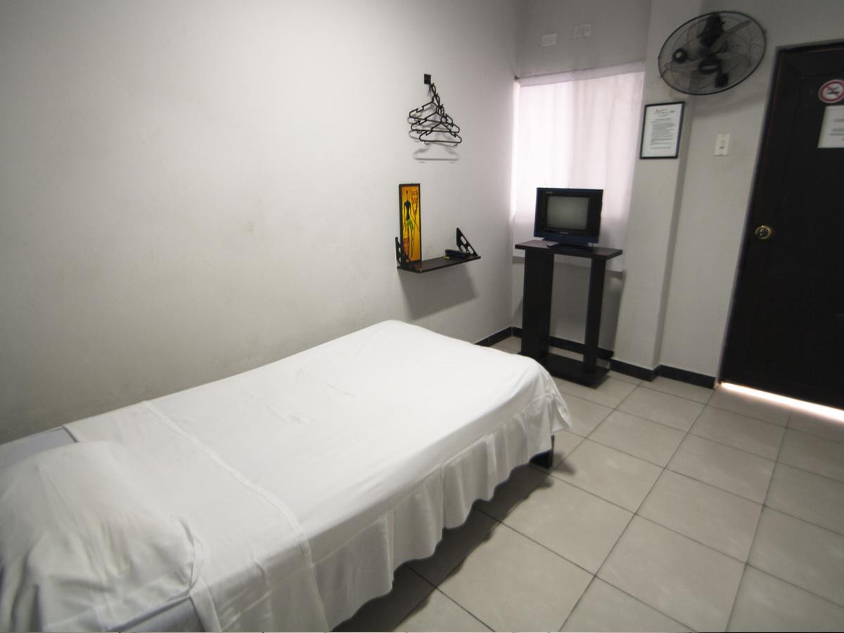 Jer'S Hostal Tumbes Eksteriør billede