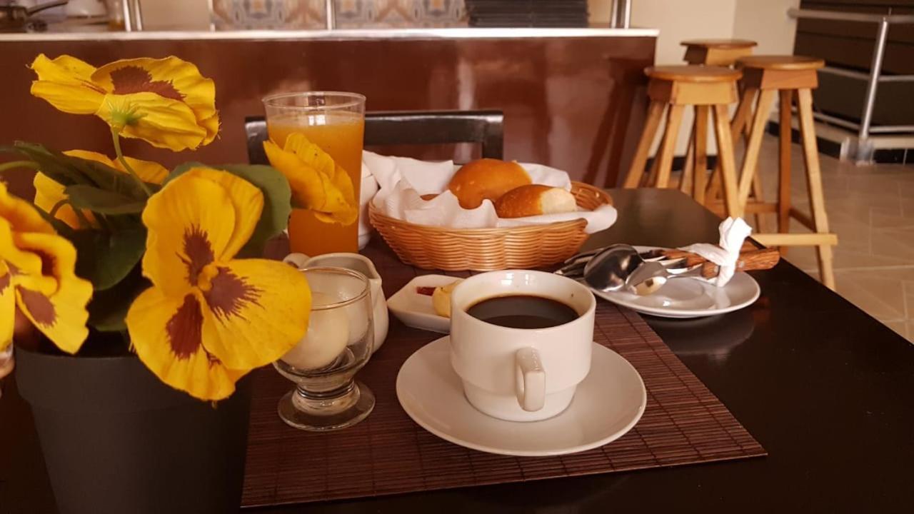 Jer'S Hostal Tumbes Eksteriør billede